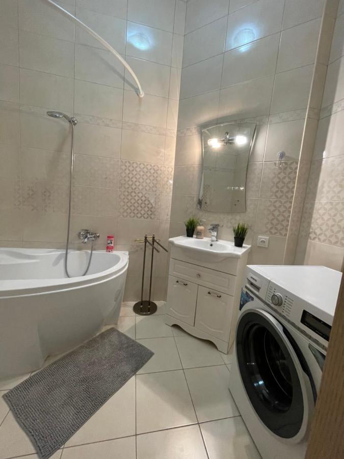 3 Rooms Apartments In The City Centr Lviv Bagian luar foto