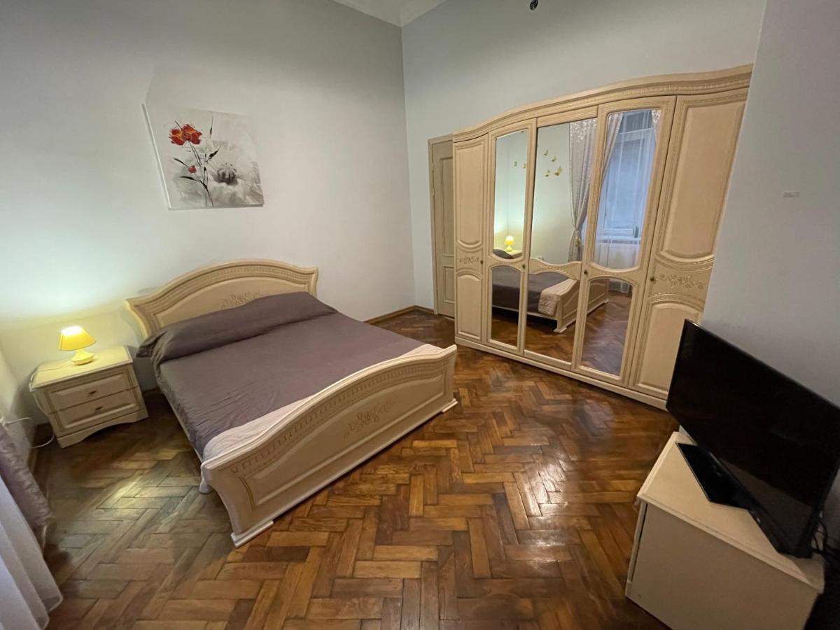 3 Rooms Apartments In The City Centr Lviv Bagian luar foto