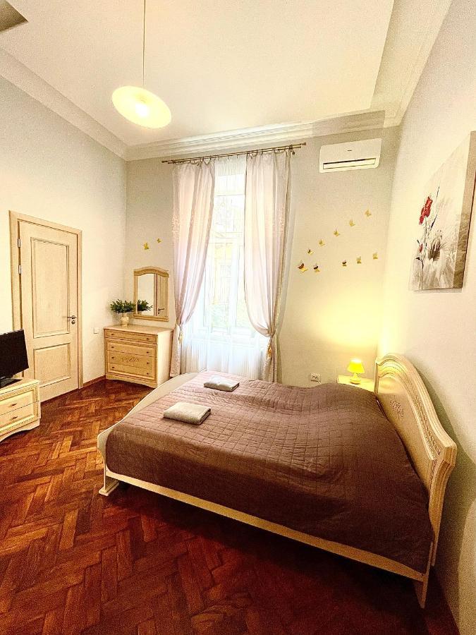 3 Rooms Apartments In The City Centr Lviv Bagian luar foto