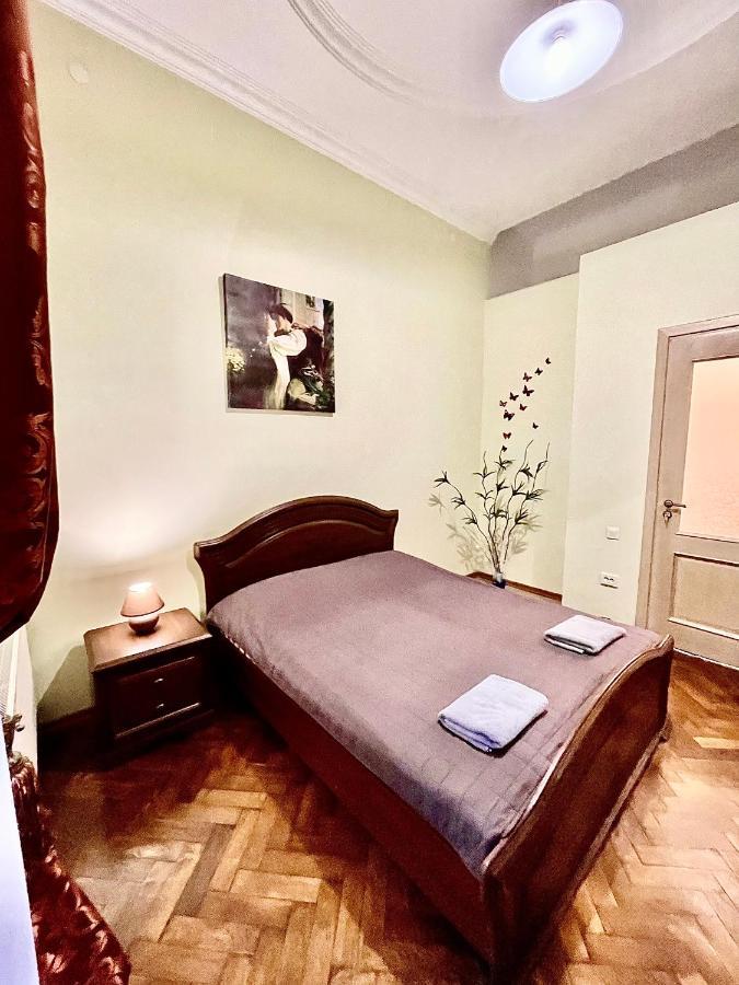 3 Rooms Apartments In The City Centr Lviv Bagian luar foto