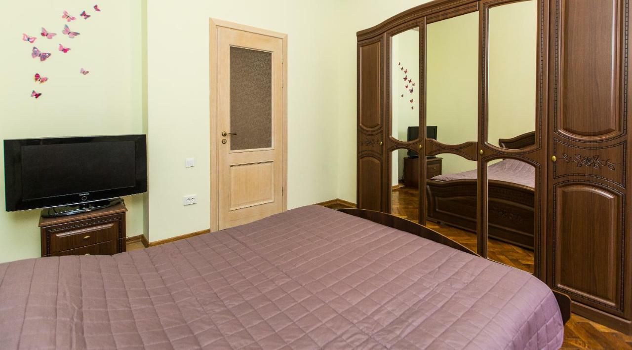 3 Rooms Apartments In The City Centr Lviv Bagian luar foto