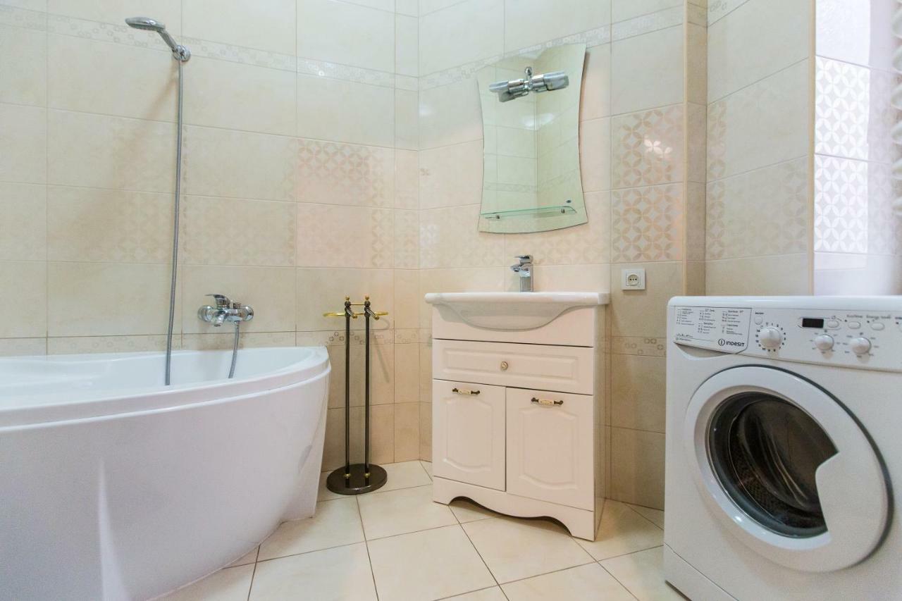 3 Rooms Apartments In The City Centr Lviv Bagian luar foto