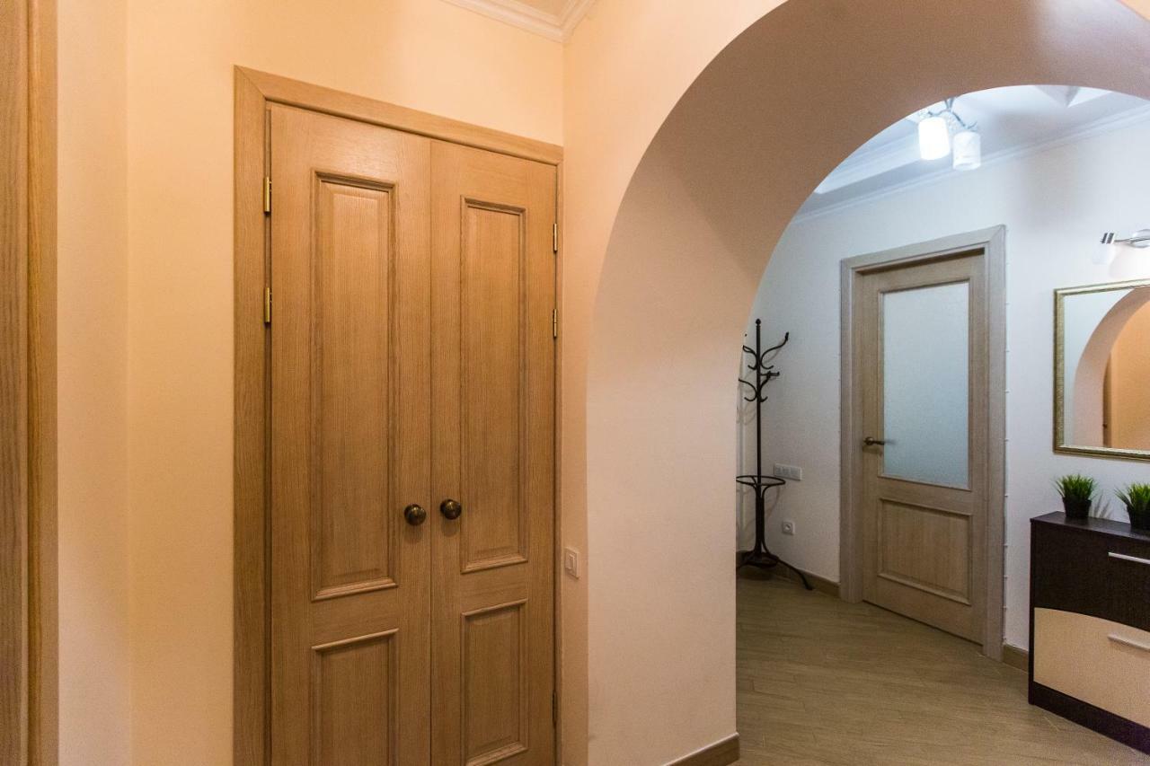 3 Rooms Apartments In The City Centr Lviv Bagian luar foto