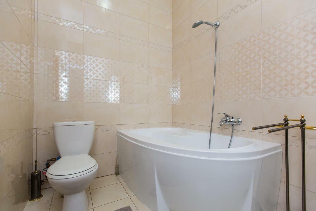 3 Rooms Apartments In The City Centr Lviv Bagian luar foto