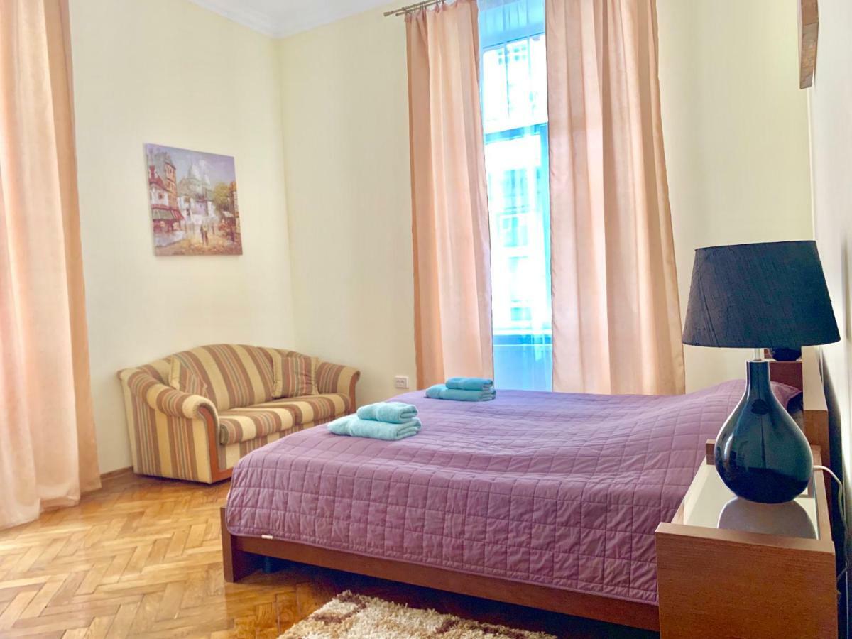 3 Rooms Apartments In The City Centr Lviv Bagian luar foto