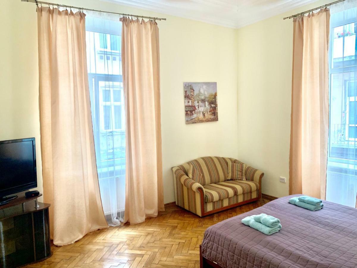 3 Rooms Apartments In The City Centr Lviv Bagian luar foto